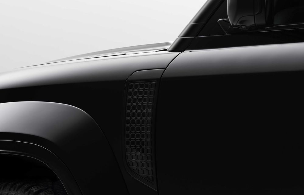 Încă un Land Rover negru: noul Defender OCTA Black - Poza 18