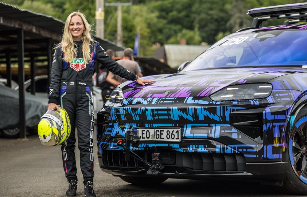 Imagini noi cu viitorul Porsche Cayenne electric: record pe celebra urcare de la Shelsley Walsh - Poza 7