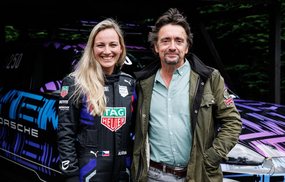 Imagini noi cu viitorul Porsche Cayenne electric: record pe celebra urcare de la Shelsley Walsh - Poza 9