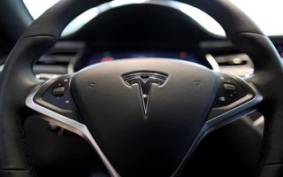 Tesla, parțial vinovată pentru un accident mortal produs de sistemul Autopilot