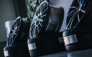 (P) La ce riscuri te expui dacă folosești iarna roțile de vară, chiar dacă este uscat pe jos