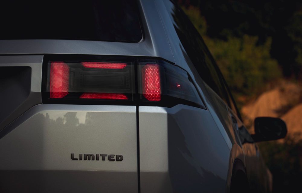 OFICIAL: Noua generație Jeep Cherokee debutează cu motorizare hibrid - Poza 30