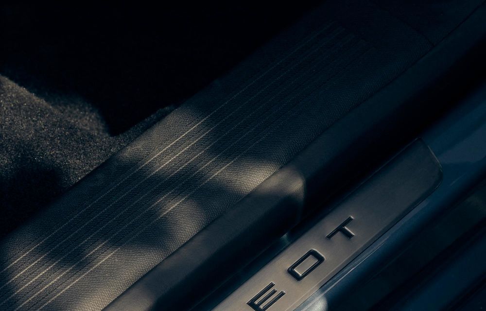 Noul Peugeot 308 facelift: siglă iluminată și autonomie crescută pentru versiunea electrică - Poza 21