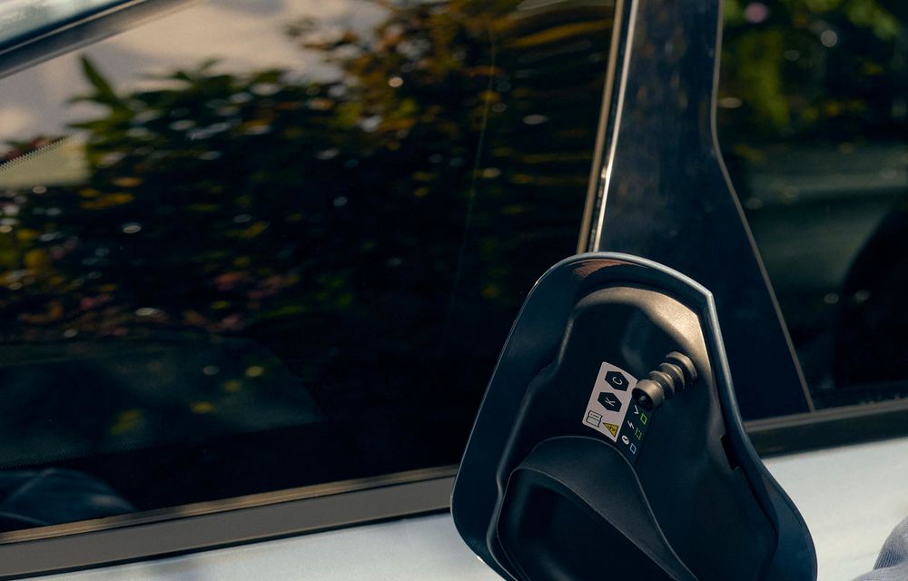 Noul Peugeot 308 facelift: siglă iluminată și autonomie crescută pentru versiunea electrică - Poza 24