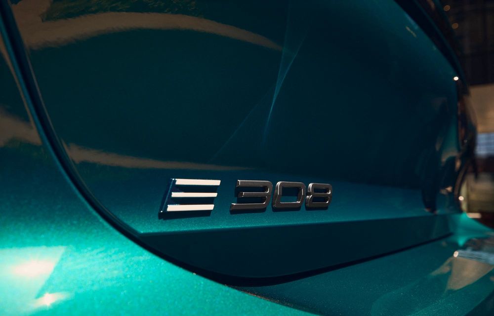Noul Peugeot 308 facelift: siglă iluminată și autonomie crescută pentru versiunea electrică - Poza 26
