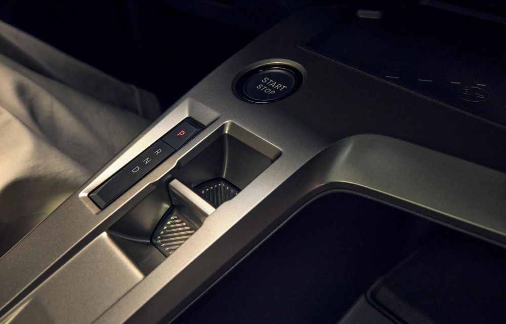 Noul Peugeot 308 facelift: siglă iluminată și autonomie crescută pentru versiunea electrică - Poza 47