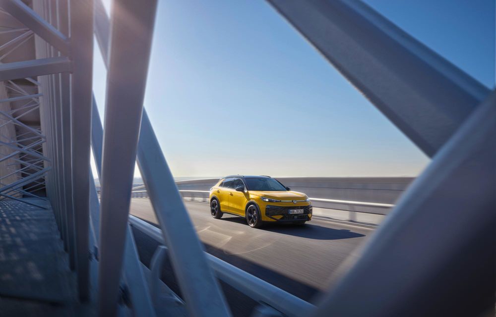 Noua generație Volkswagen T-Roc: design nou și, în premieră, motorizări hibride - Poza 36