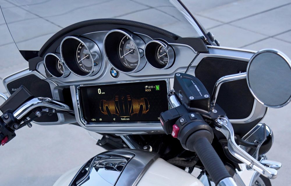 BMW a donat Papei Leon al XIV-lea o motocicletă. Va fi scoasă la licitație în scop caritabil - Poza 14