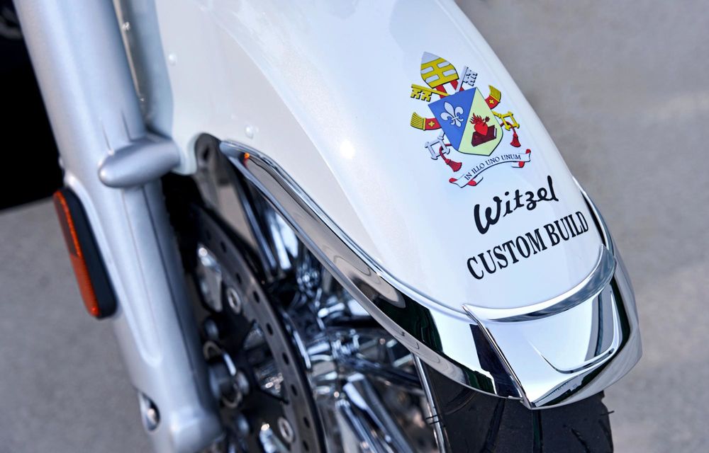 BMW a donat Papei Leon al XIV-lea o motocicletă. Va fi scoasă la licitație în scop caritabil - Poza 17