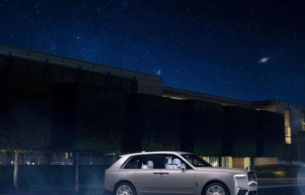 Rolls-Royce Cullinan Cosmos: ediție unicat cu plafon pictat manual, inspirat de Calea Lactee - Poza 3