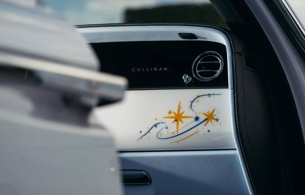 Rolls-Royce Cullinan Cosmos: ediție unicat cu plafon pictat manual, inspirat de Calea Lactee - Poza 7