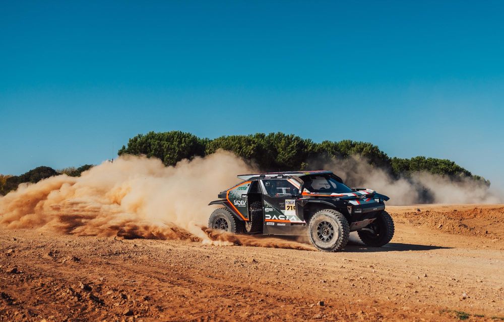 Dacia Sandriders la Raliul Portugaliei 2025: Al-Attiyah, penalizat cu peste 3 minute în prima probă - Poza 2