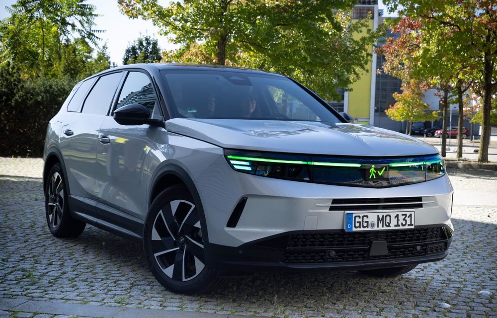 Opel: faruri inteligente care își schimbă culoarea pentru pietoni - Poza 2