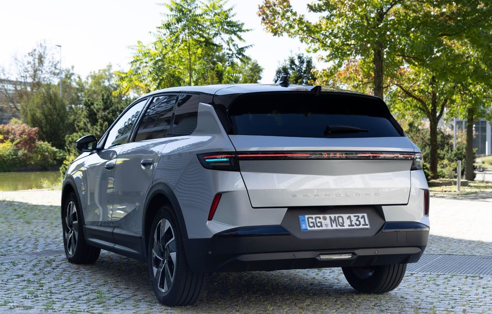 Opel: faruri inteligente care își schimbă culoarea pentru pietoni - Poza 6