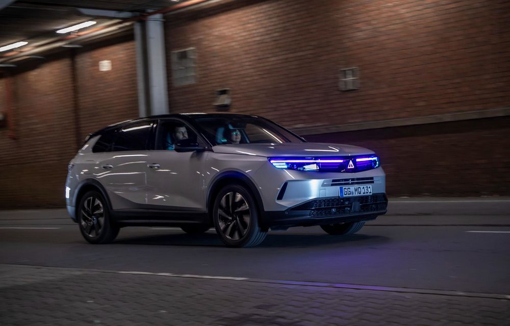 Opel: faruri inteligente care își schimbă culoarea pentru pietoni - Poza 10