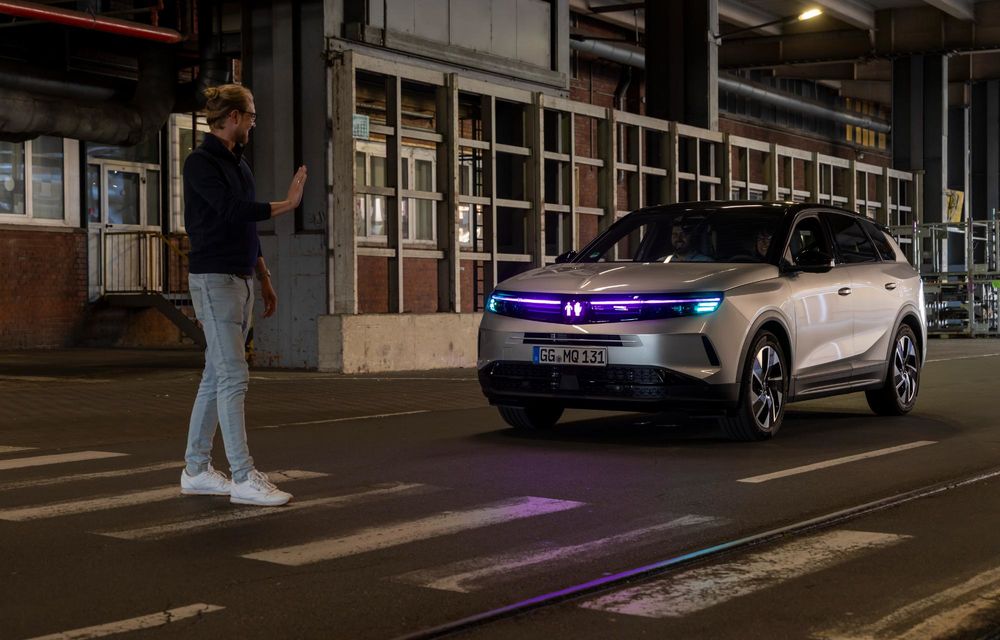 Opel: faruri inteligente care își schimbă culoarea pentru pietoni - Poza 7