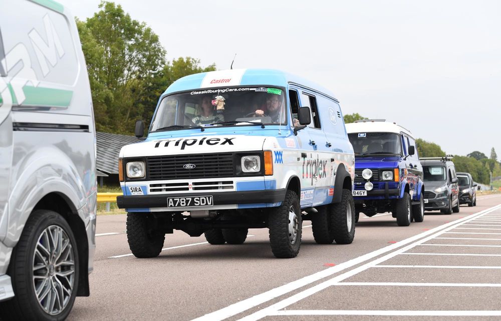 REPORTAJ: Am intrat în Cartea Recordurilor Guinness alături de Ford Transit - Poza 15