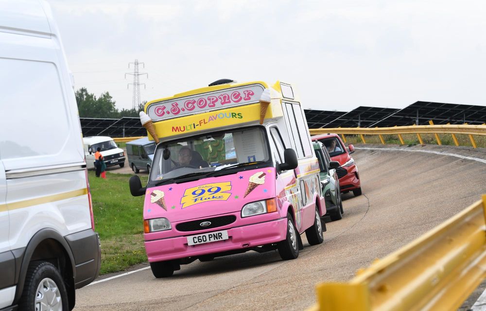 REPORTAJ: Am intrat în Cartea Recordurilor Guinness alături de Ford Transit - Poza 19