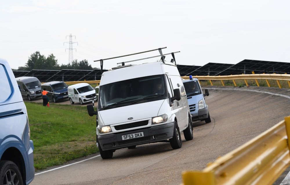 REPORTAJ: Am intrat în Cartea Recordurilor Guinness alături de Ford Transit - Poza 23