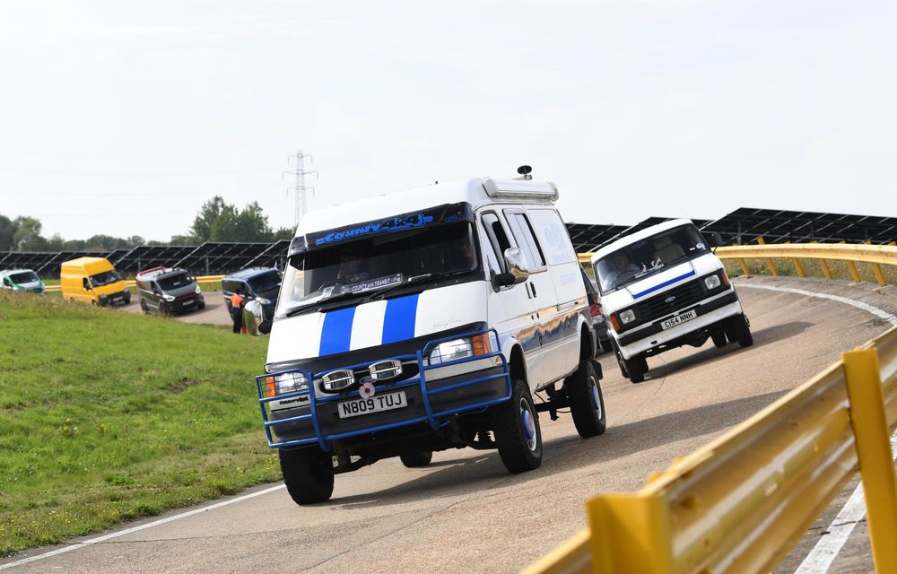 REPORTAJ: Am intrat în Cartea Recordurilor Guinness alături de Ford Transit - Poza 27