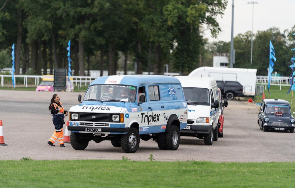 REPORTAJ: Am intrat în Cartea Recordurilor Guinness alături de Ford Transit - Poza 48