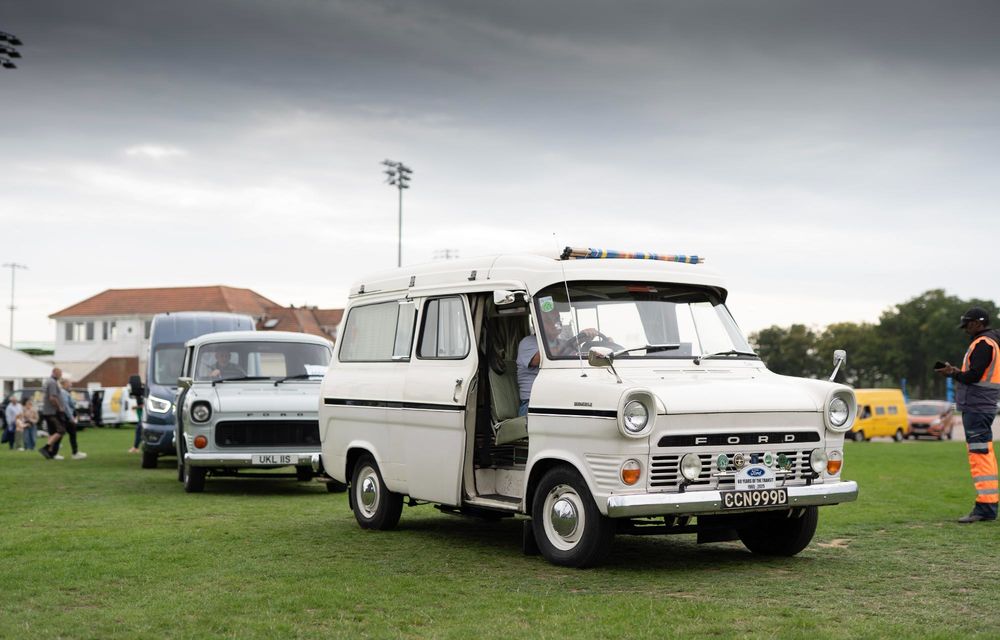REPORTAJ: Am intrat în Cartea Recordurilor Guinness alături de Ford Transit - Poza 50