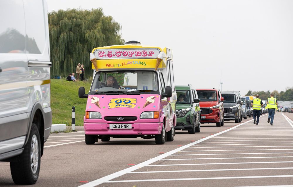 REPORTAJ: Am intrat în Cartea Recordurilor Guinness alături de Ford Transit - Poza 66