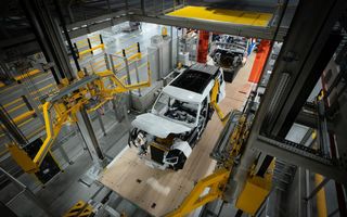 Jaguar Land Rover reia producția de mașini după atacul cibernetic din septembrie