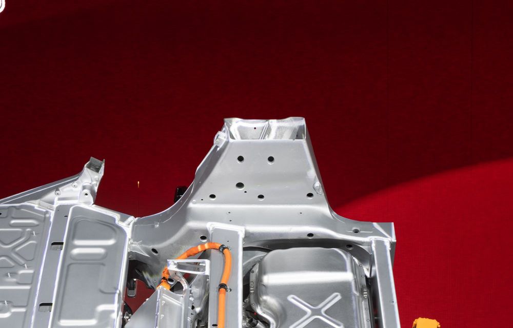 Noul Ferrari Elettrica: primele imagini oficiale cu noul model electric - Poza 6