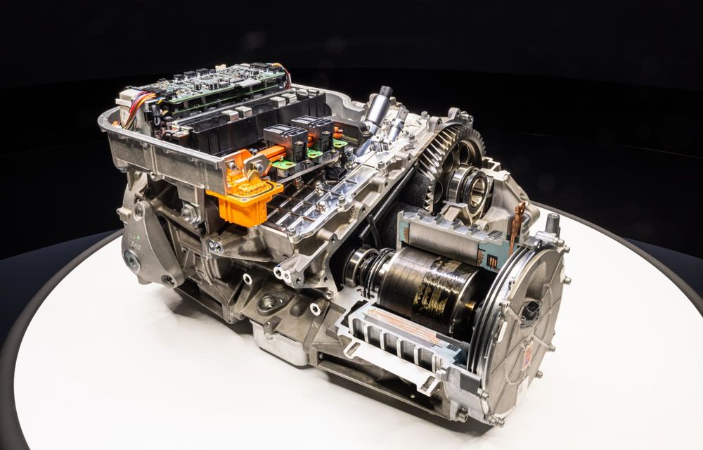 Noul Ferrari Elettrica: primele imagini oficiale cu noul model electric - Poza 15