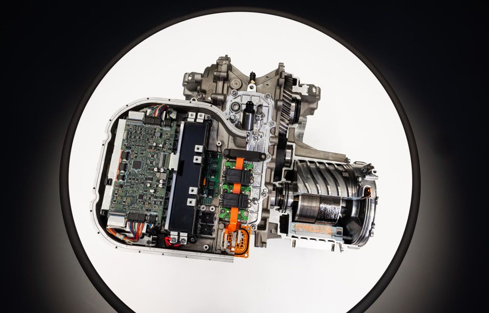 Noul Ferrari Elettrica: primele imagini oficiale cu noul model electric - Poza 23