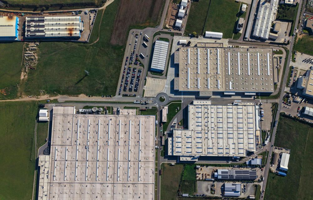 Mercedes-Benz a început să producă motoare electrice în România - Poza 20