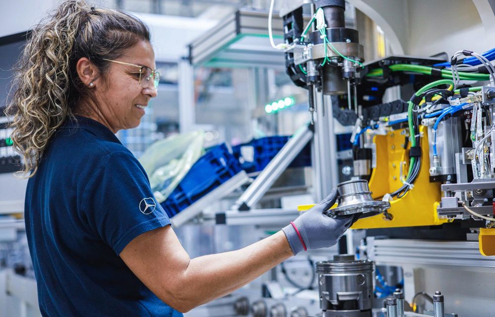Mercedes-Benz a început să producă motoare electrice în România - Poza 3