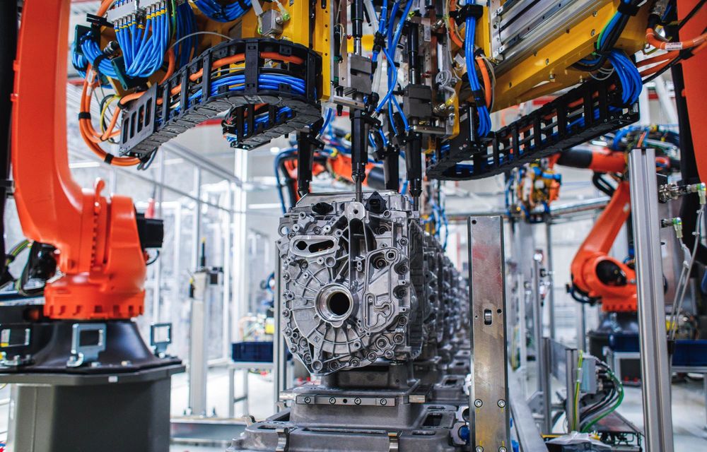 Mercedes-Benz a început să producă motoare electrice în România - Poza 6