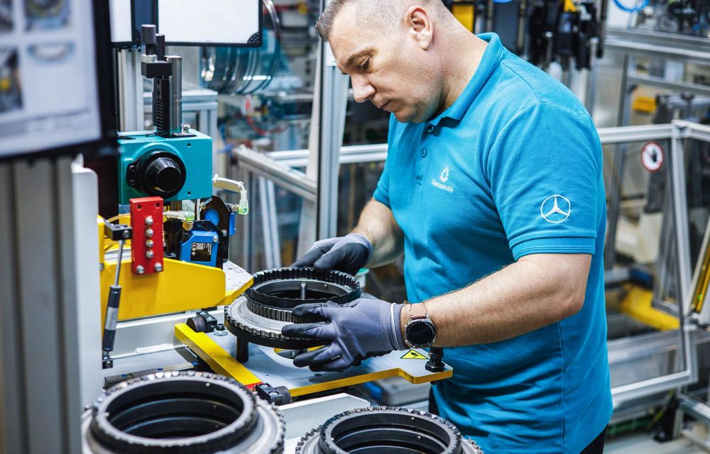 Mercedes-Benz a început să producă motoare electrice în România - Poza 8