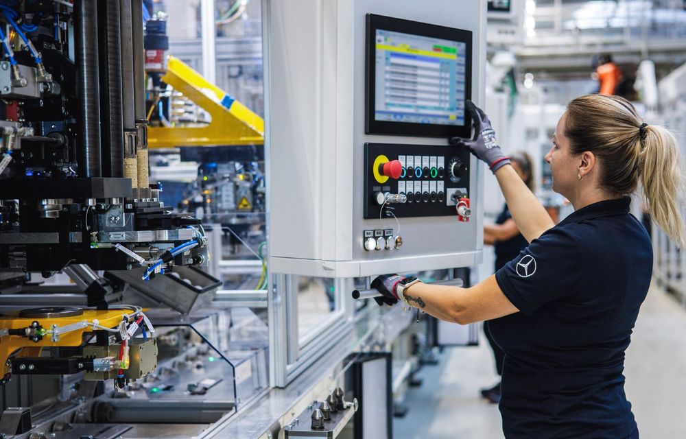 Mercedes-Benz a început să producă motoare electrice în România - Poza 10