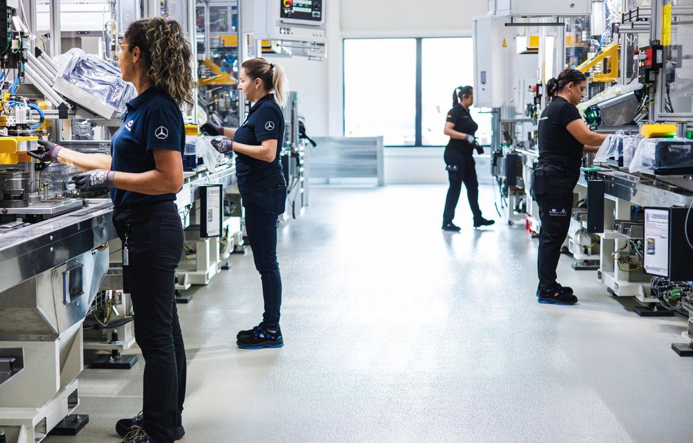Mercedes-Benz a început să producă motoare electrice în România - Poza 14
