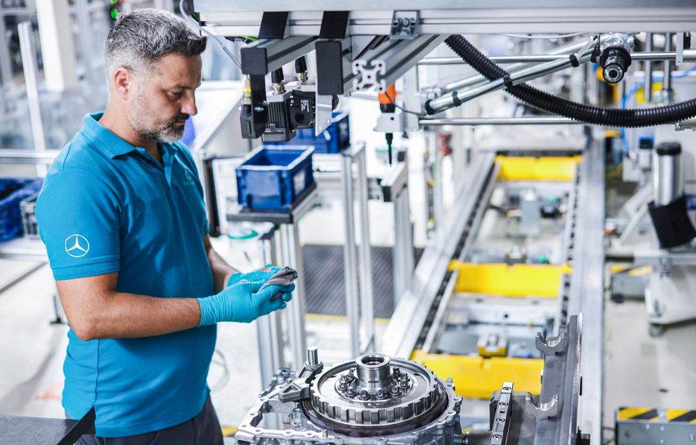 Mercedes-Benz a început să producă motoare electrice în România - Poza 15