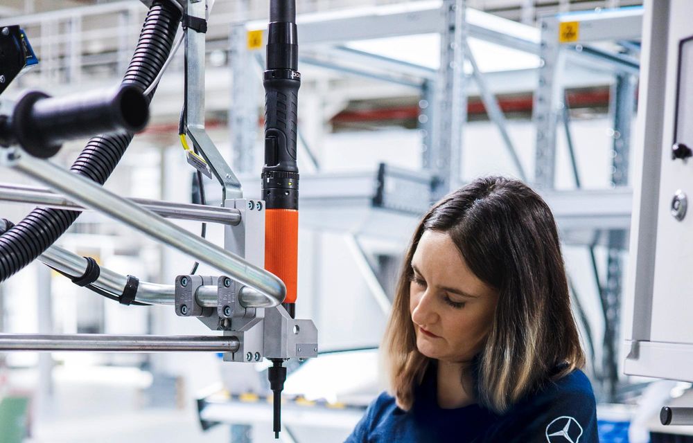 Mercedes-Benz a început să producă motoare electrice în România - Poza 16