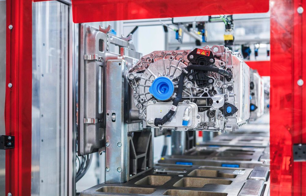 Mercedes-Benz a început să producă motoare electrice în România - Poza 17