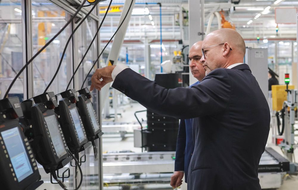 Mercedes-Benz a început să producă motoare electrice în România - Poza 27