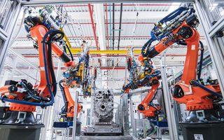 Mercedes-Benz a început să producă motoare electrice în România