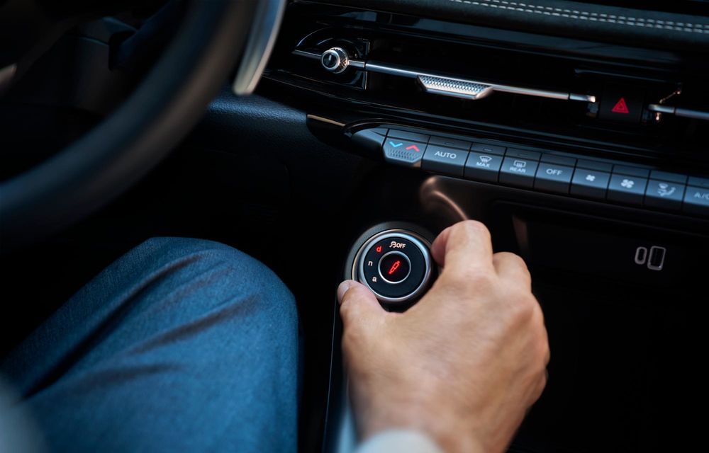 Noua Alfa Romeo Tonale facelift: motorizare mild-hybrid mai puternică - Poza 12
