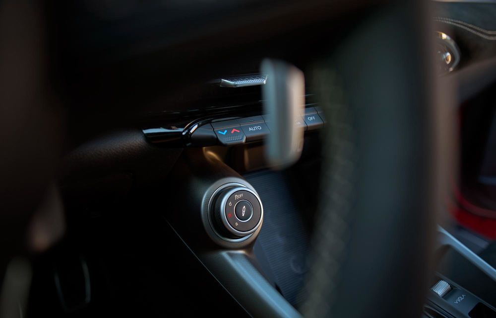 Noua Alfa Romeo Tonale facelift: motorizare mild-hybrid mai puternică - Poza 14
