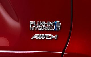 STUDIU: Mașinile cu motoare PHEV emit de 4 ori mai mult CO2 decât datele oficiale