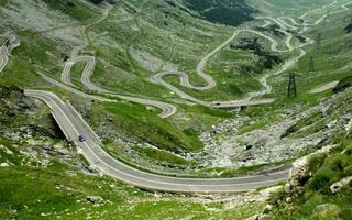Circulație închisă pe Transfăgărășan și Transalpina din cauza condițiilor meteo nefavorabile