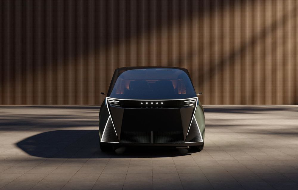 Lexus LS renaște sub forma unui monovolum cu 6 roți - Poza 6 Lexus LS renaște sub forma unui monovolum cu 6 roți - Poza 6