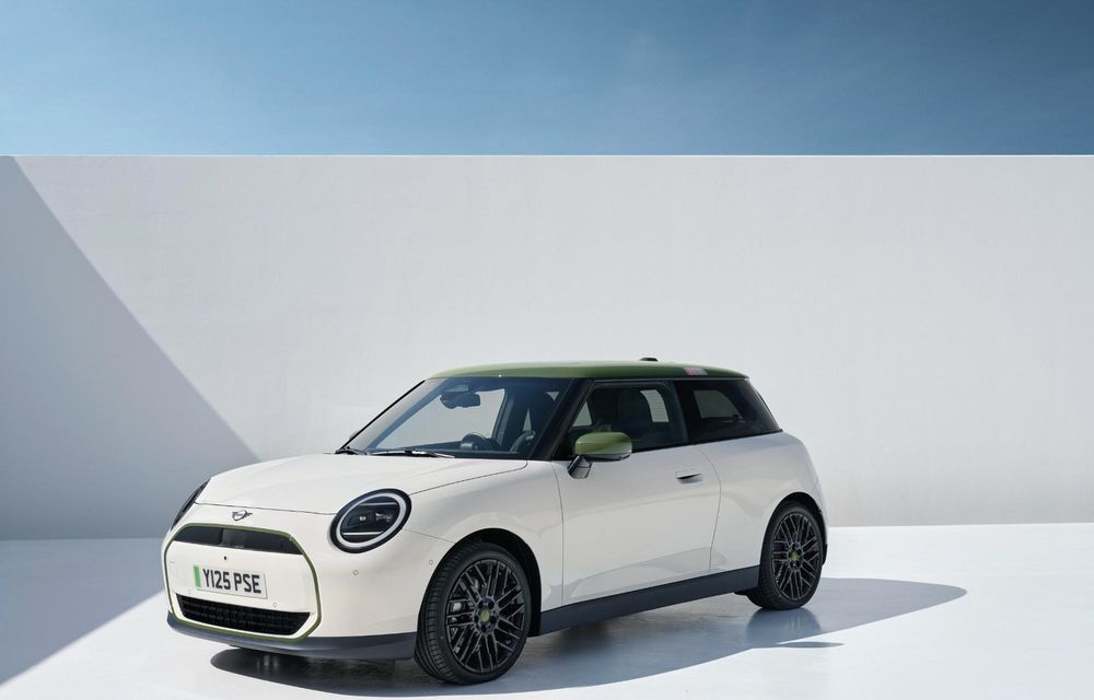 Noul Mini Cooper Paul Smith Edition, creat în colaborare cu celebrul creator de modă - Poza 4 Noul Mini Cooper Paul Smith Edition, creat în colaborare cu celebrul creator de modă - Poza 4