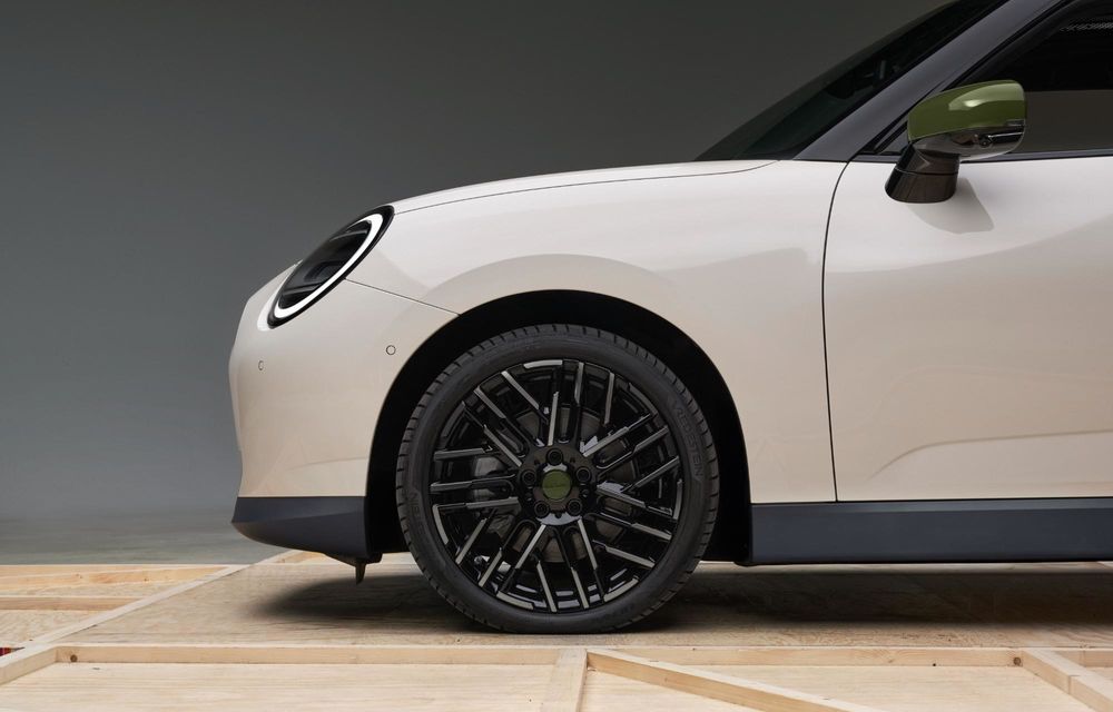 Noul Mini Cooper Paul Smith Edition, creat în colaborare cu celebrul creator de modă - Poza 11 Noul Mini Cooper Paul Smith Edition, creat în colaborare cu celebrul creator de modă - Poza 11