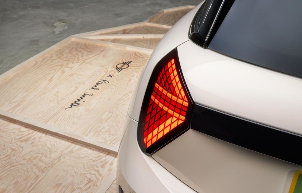 Noul Mini Cooper Paul Smith Edition, creat în colaborare cu celebrul creator de modă - Poza 21 Noul Mini Cooper Paul Smith Edition, creat în colaborare cu celebrul creator de modă - Poza 21